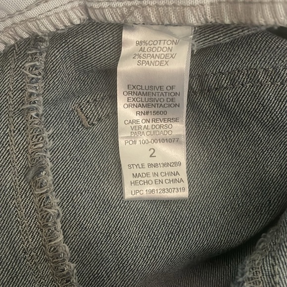 NWT DEMOCRACY AB TECHNOLOGY HIGH-RISE CUTOFF DISTRESSED PULL ON SHORTS SIZE 2 - Picture 5 of 6